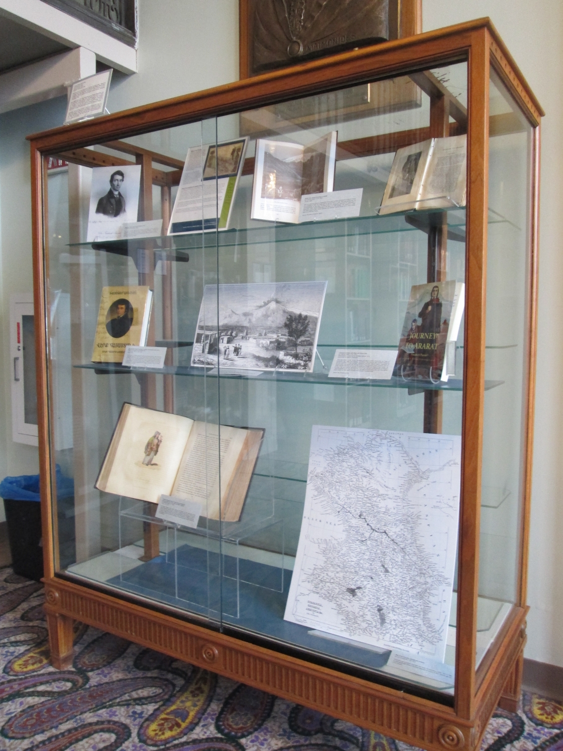 Display on Parrot and Abovian